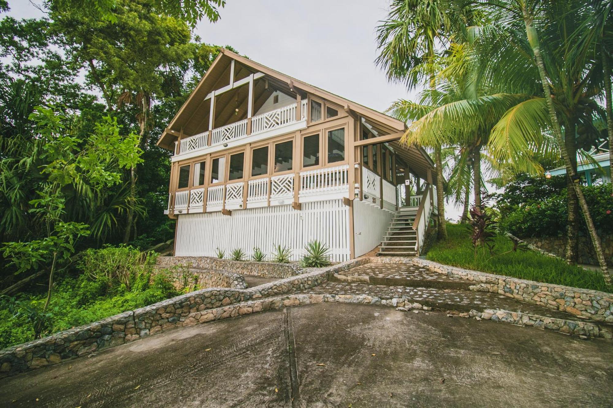 Luna Beach Luxury Boutique Beach Front Resort Jobs Bight Extérieur photo